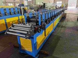 Sistema de alimentação de perfilagem de precisão - Unidade de guia e nivelamento de chapas metálicas para máquina de perfilagem.