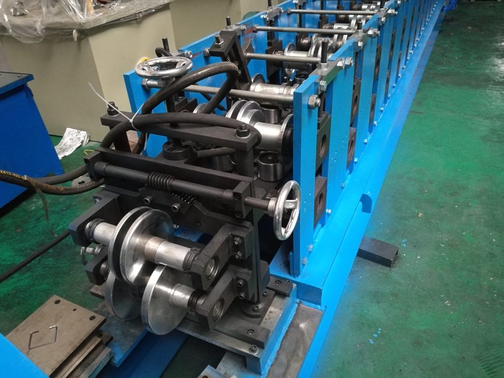 выравнивание профилегибочной машины с прогоном