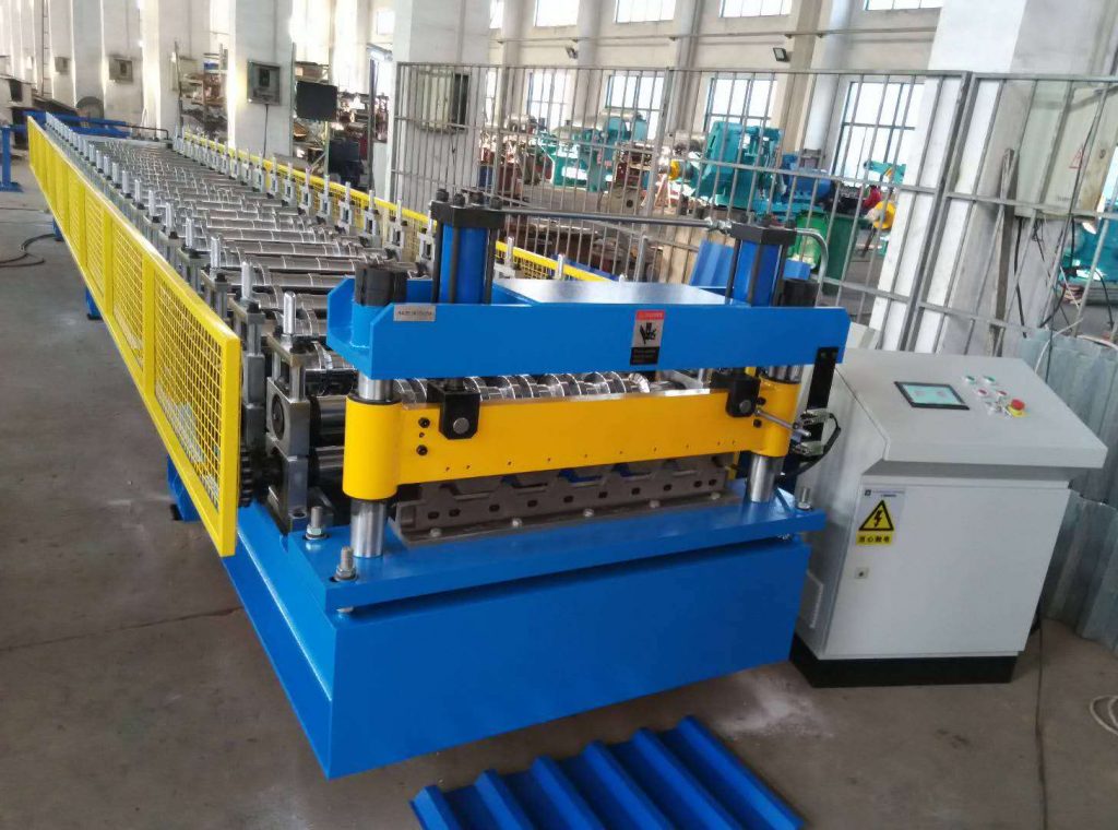 آلة تشكيل اللفائف