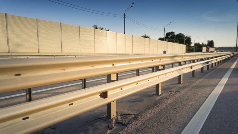 Barandilla de carreteraBarandilla de carretera: tipos, beneficios de seguridad y consejos de mantenimientoBarandilla de carretera 15 barandilla de seguridad de la autopista