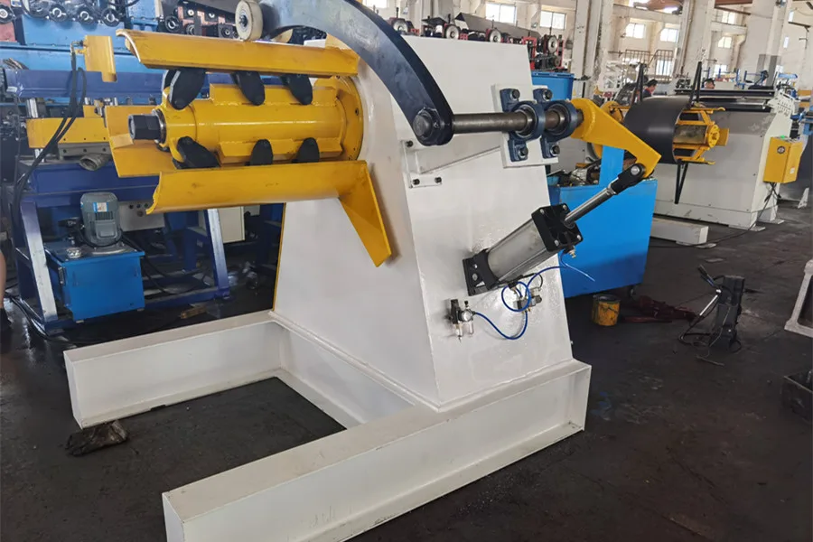 Máquina desenrolladora de postes de barandilla