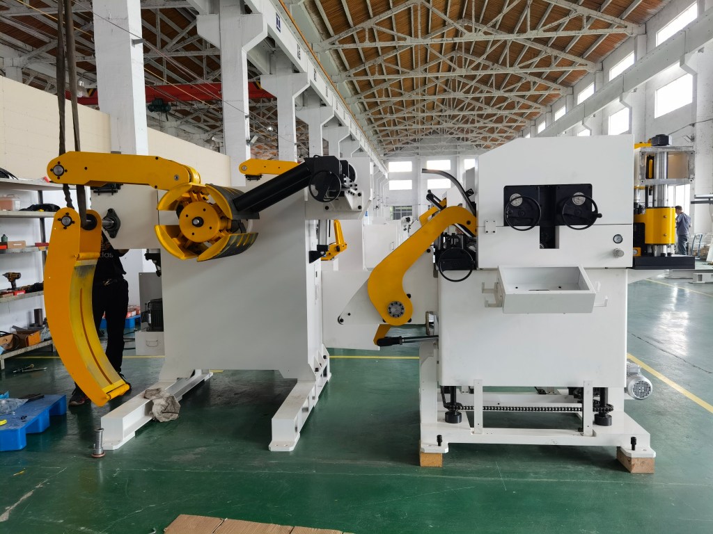 Pengumpan Pelurus Uncoiler 1 penyuap pelurus uncoiler