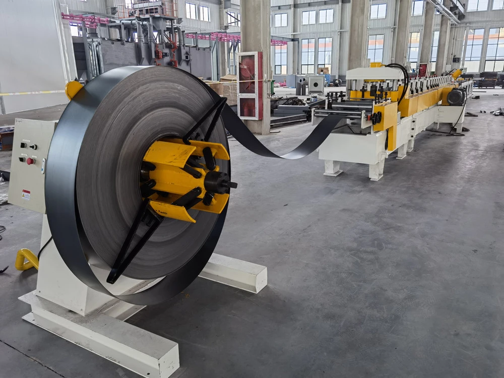 آلة تشكيل لفائف الصناديق الأفقية ذات الرفوف التخزينية