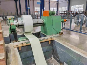 Uncoiler Barisan Pengeluaran Dulang Kabel Berlubang