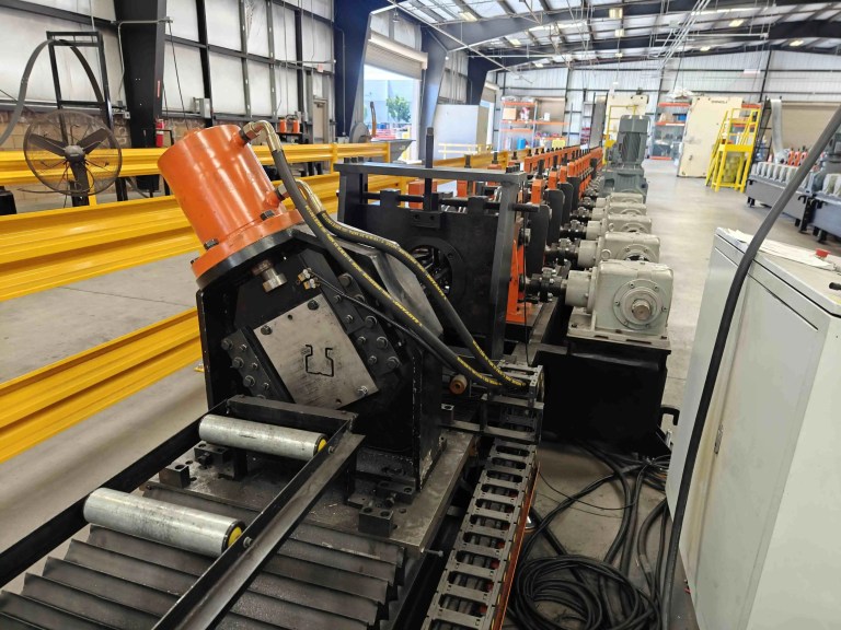 Máquina perfiladora de bastidores verticales para palets